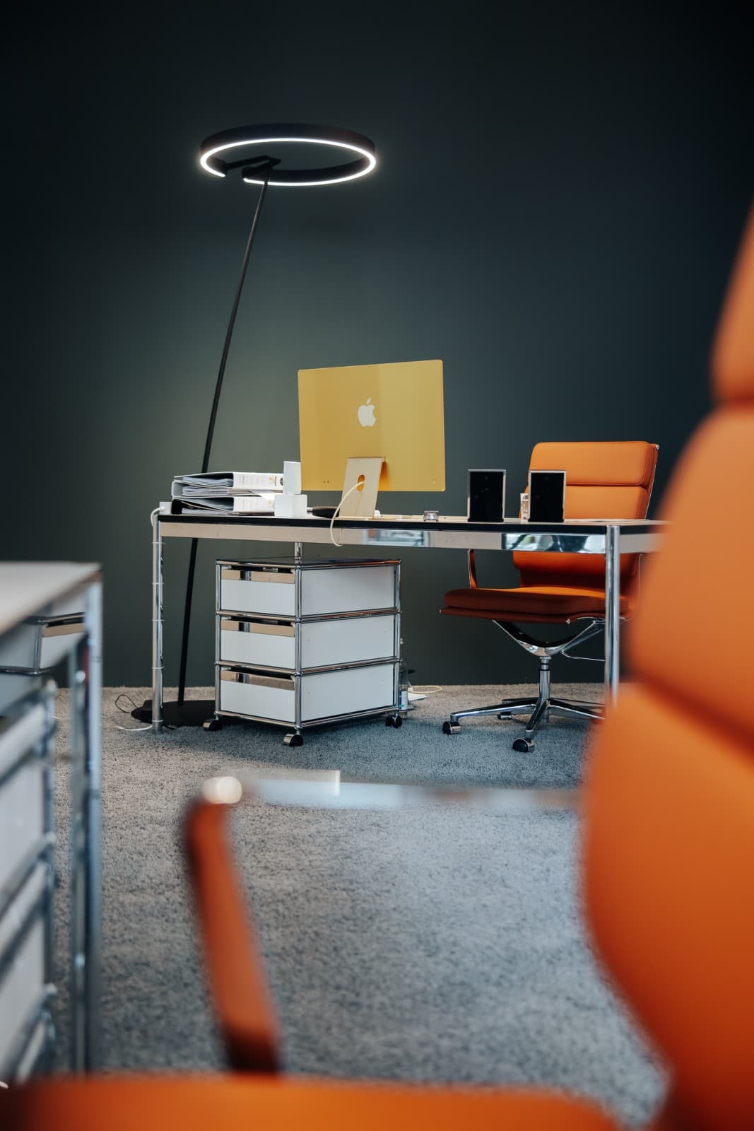 Arbeitsplatz im Büro von MOSS