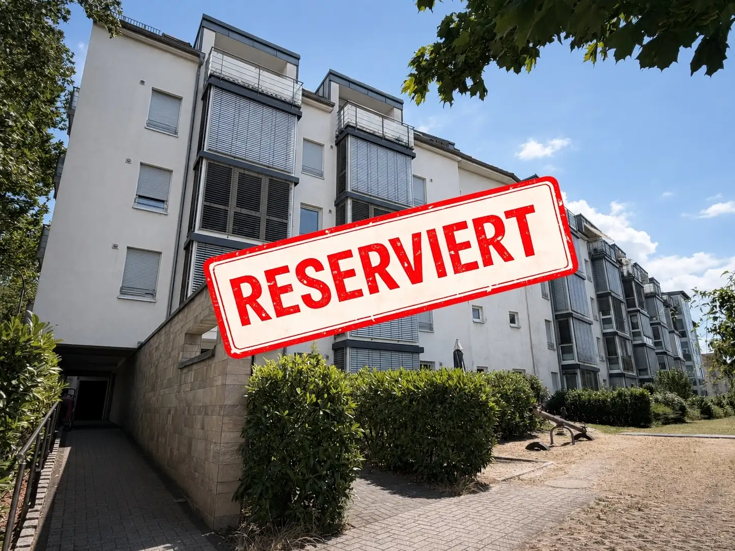 RESERVIERT 2-Zimmer-Wohnung, 70 m², BJ 2010, Balkon, TG & Aufzug in Freiburg ab Nov. Leerstehend