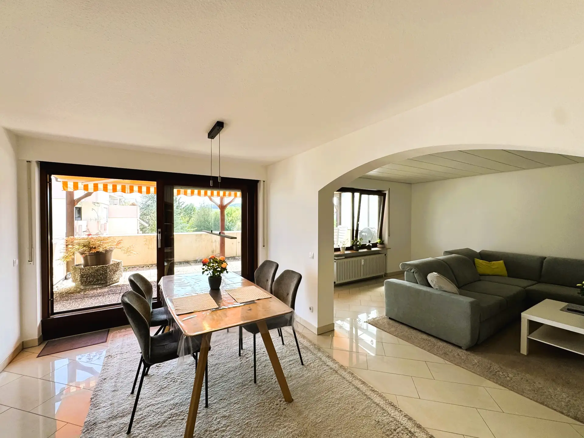 Einmalig wohnen über den Dächern – Ihr Penthouse mit 87 m² Dachterrasse und Weitblick in Bissingen!