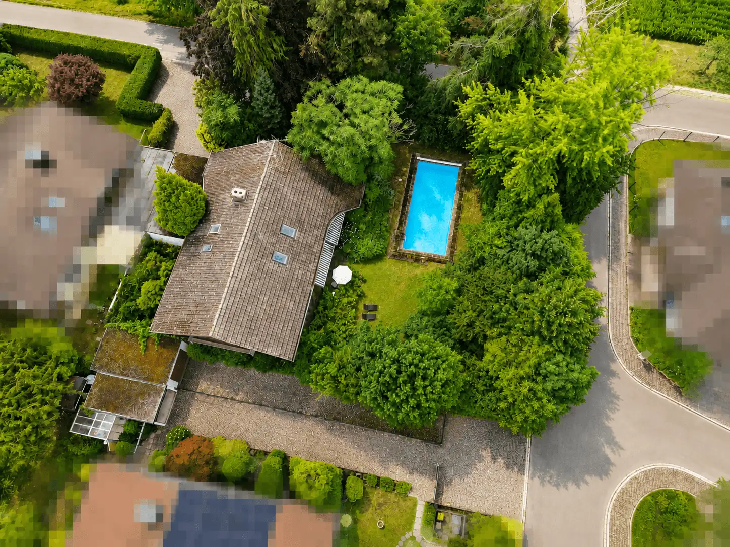 Großzügiges Architektenhaus mit Pool, Traumgarten und Feldblick in begehrter Lage von Bad Krozingen